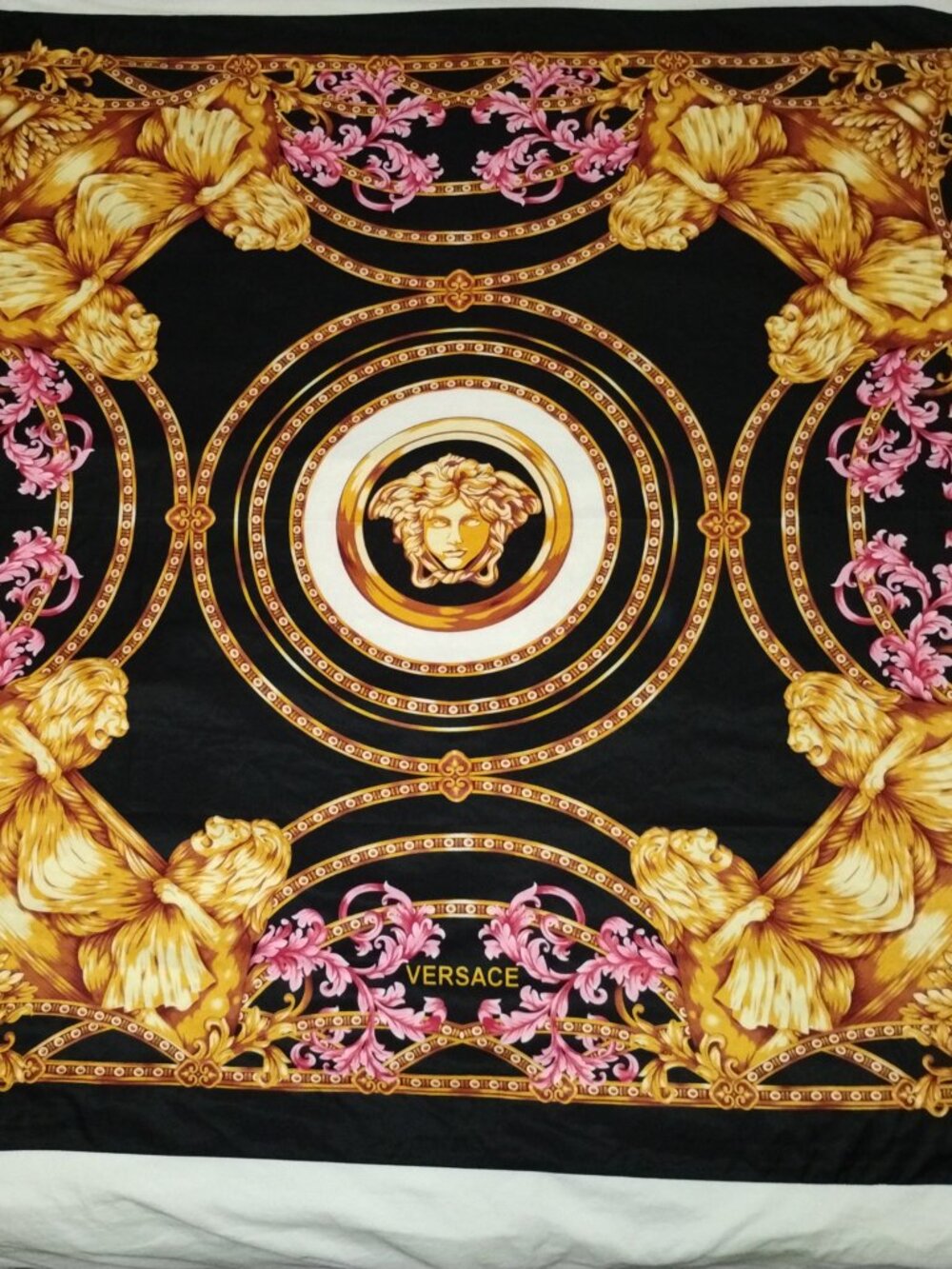 Super cool designer versace scarf! - Picture 2 of 11